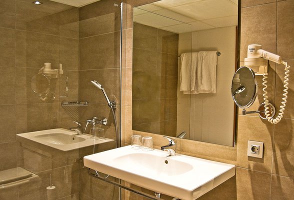 Bathroom BQ Augusta Hotel Palma de Mallorca