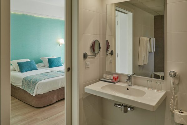 Bathroom BQ Apolo Hotel Playa de Palma